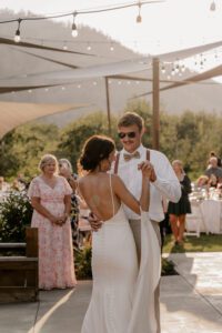 Washington wedding photographer capturing the first dance at The Barn on Hinman in Cashmere, Washington