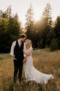 Washington wedding photographer capturing couples portraits at Brown Family Homestead in Leavenworth, Washington