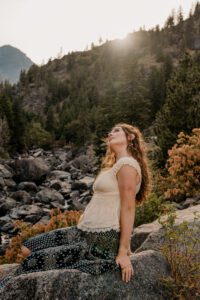 Golden Hour senior portraits in the mountains of Leavenworth, Washington