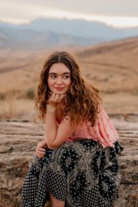 Golden Hour senior portrait of a girl in the mountains of Wenatchee, Washington