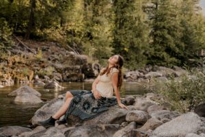 Whimsical senior portraits on the river in Leavenworth, Washington
