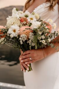 Barefoot Florist bridal bouquet