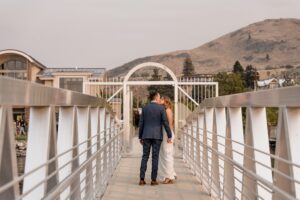 Couples portraits at Sunset Marina in Lake Chelan